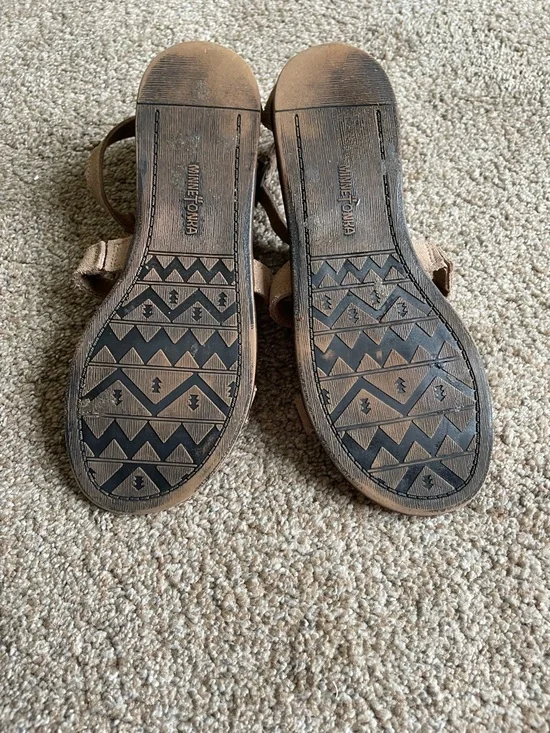 Minnetonka Women’s ' Tan Fringe Sandals Size 6 Leather Upper - Picture 8 of 8